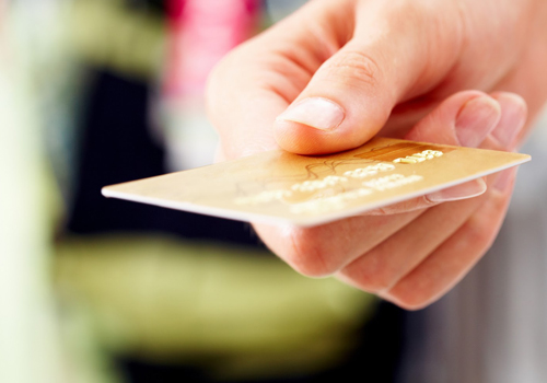 U.K. Shoppers Prefer To Pay With Plastic