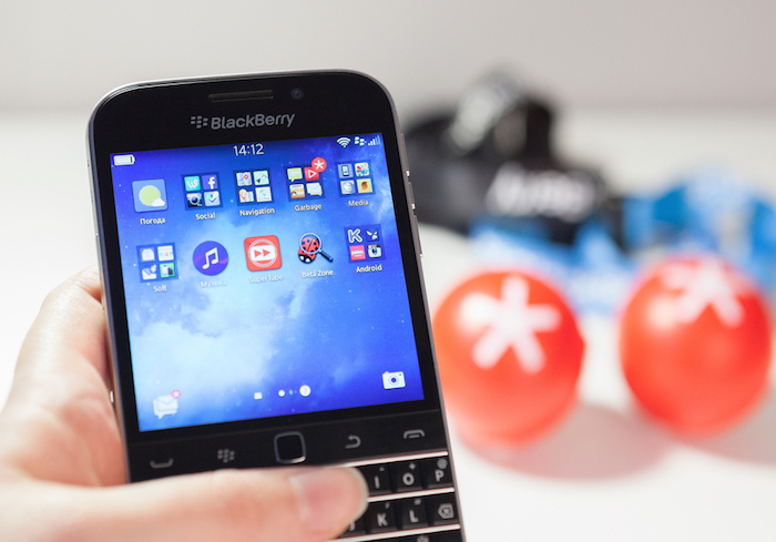 BlackBerry Picks PayPal For P2P Payments