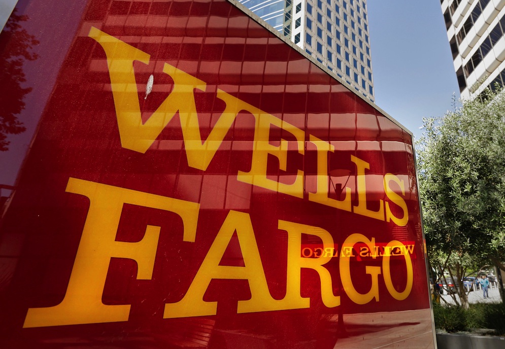Warren Buffett Sticks With Wells Fargo Despite Scandal