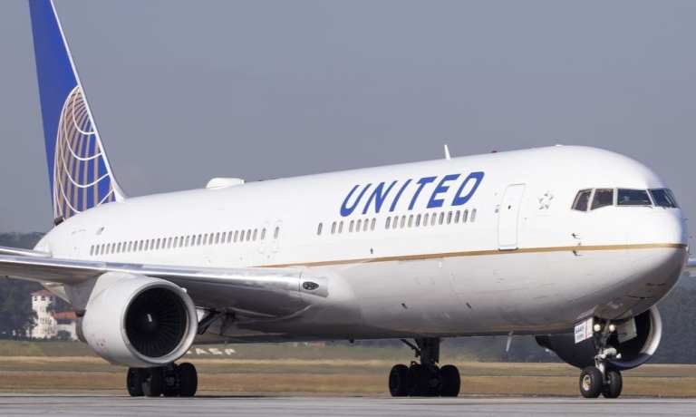 United Airlines plane