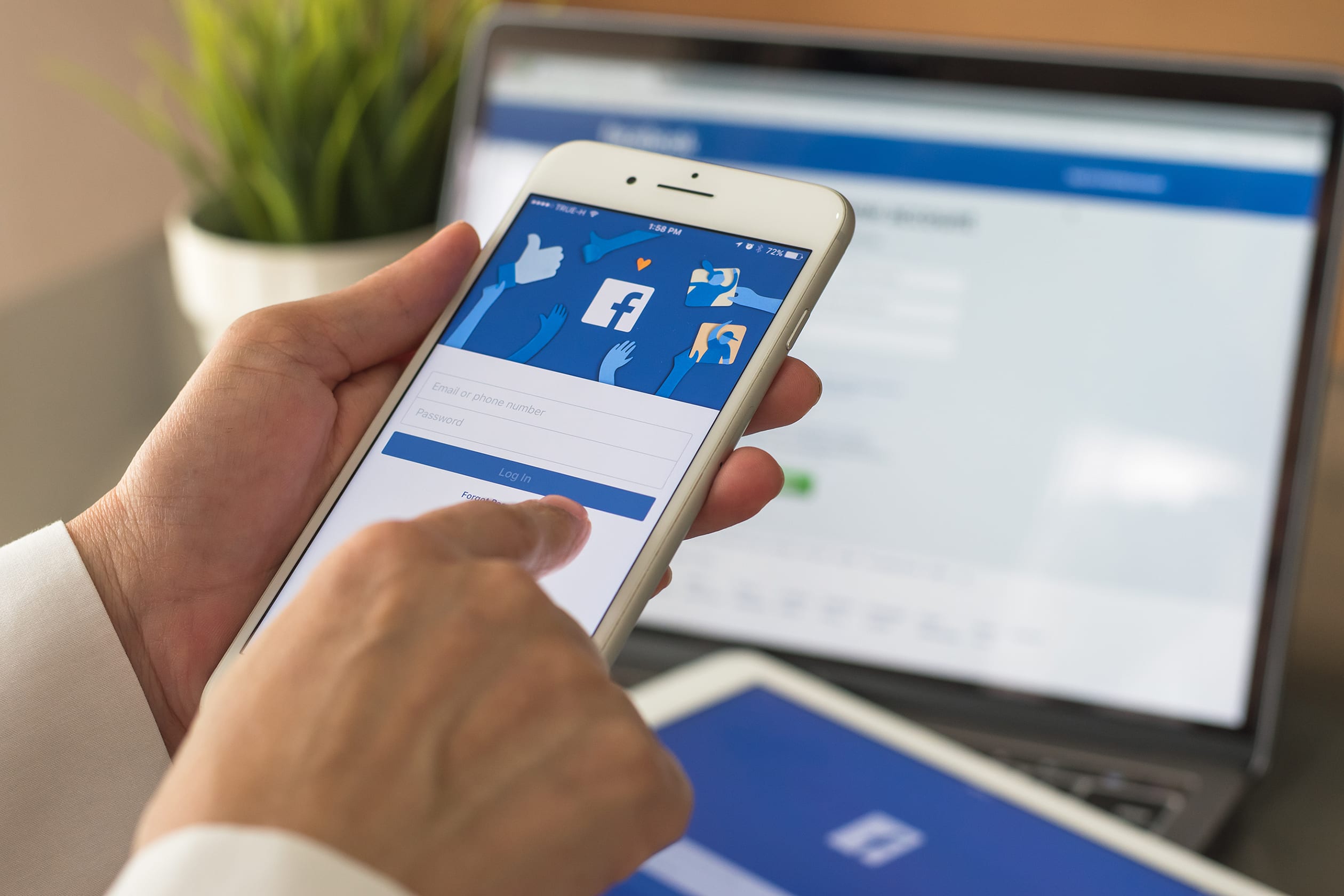 Facebook Is Developing Its Own OS To Rival Google, Apple