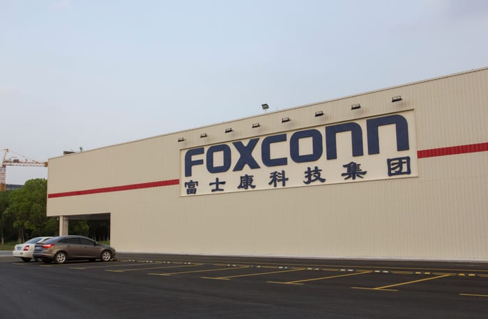 Apple, iPhones, Parts, Manufacturer, Foxconn, Work, China, coronavirus, news