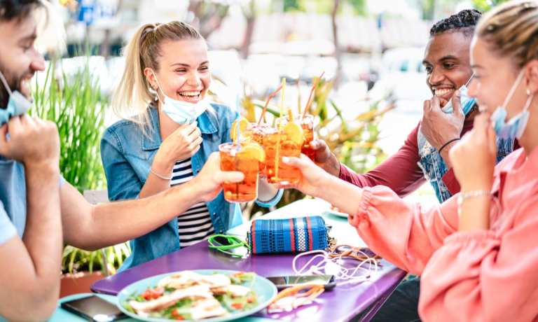 restaurant patrons toasting