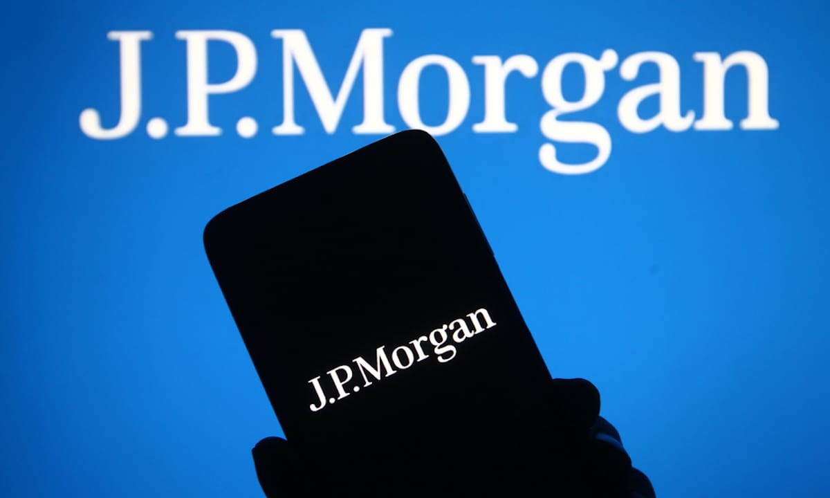 JPMorgan Credit Card Sales Volume Surges 45 Percent, Active Mobile Customers Rise 10 Percent 