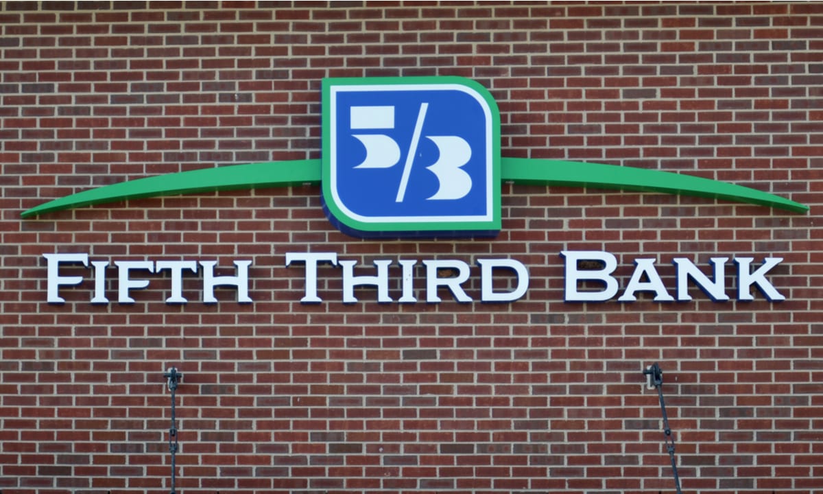 Fifth Third Bank Launches Early Pay For Checking Customers