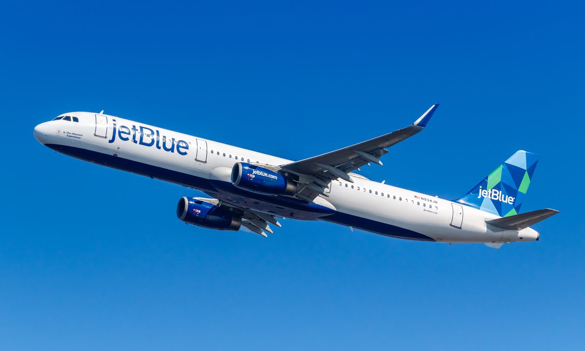 JetBlue Marks First Transatlantic Flight