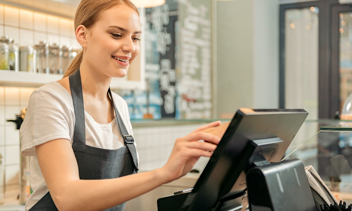 Americans Embrace Old Dining Habits, New Payment Methods