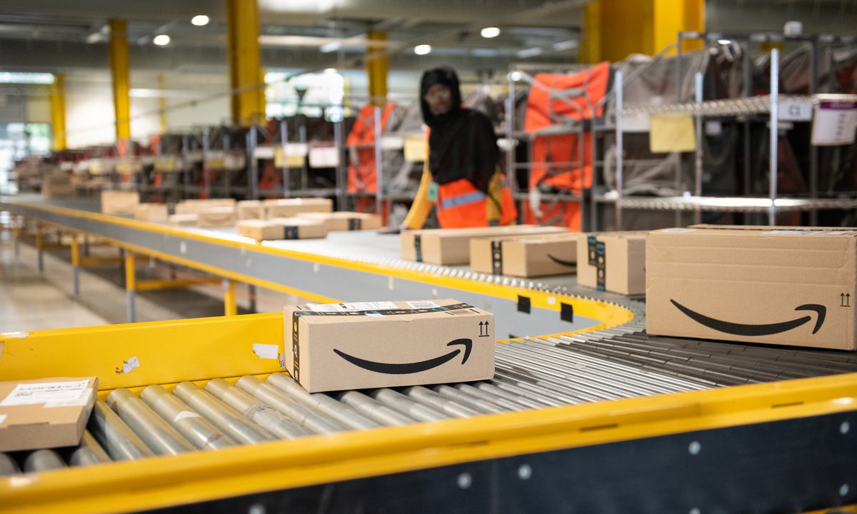 Amazon Warns of Billions in Additional Costs to Meet Holiday Demand