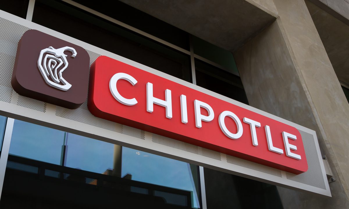 Today in Food Commerce: Amazon Looks to F&B Subscription Commerce; Chipotle Tests RFID