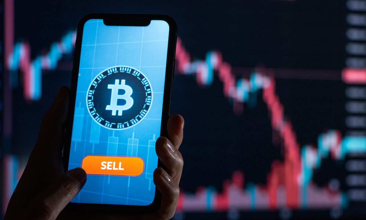 Today in Crypto: Bitcoin Falls With Powell Remarks; Coinbase Institute to Fund Research