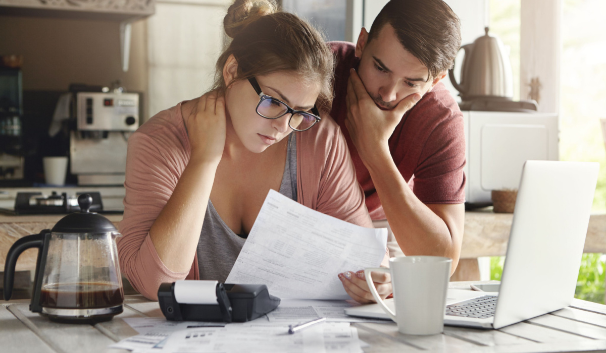 Paycheck-to-Paycheck Consumers Turn to Loans as Savings Safety Nets Fray