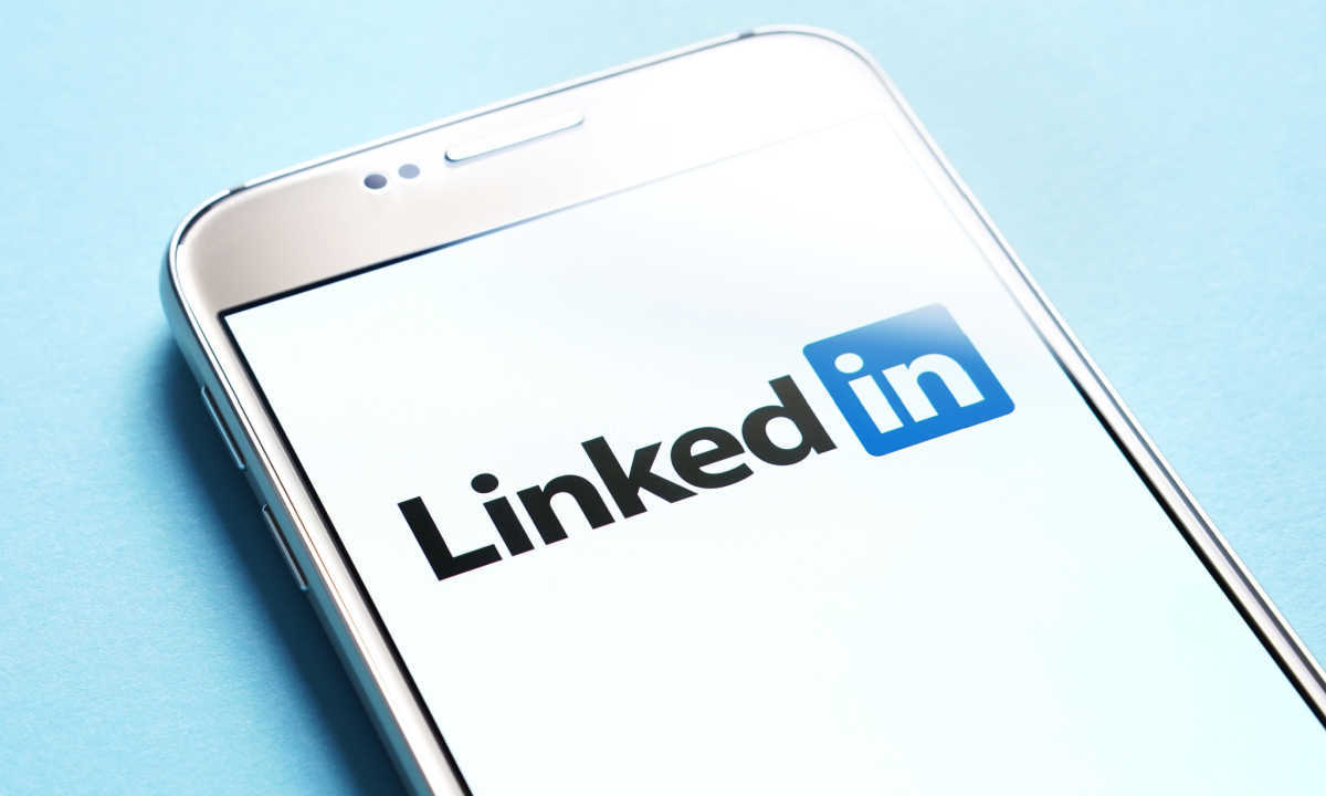 LinkedIn Launches AI Job Seeker Tool and Marks 1 Billion Members