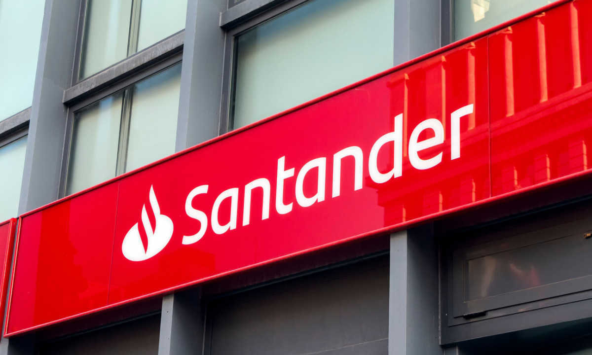 Santander Consolidates Global Tech Platforms to Drive Record Profits