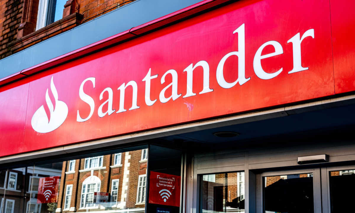 Santander Prepares for Rising Defaults as BoE Raises Interest Rate