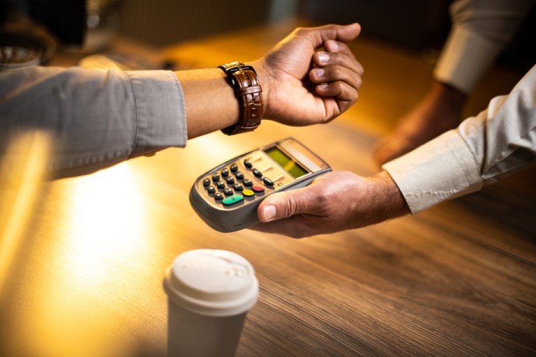 The global digital transformation is growing, with wearables and mobile wallets becoming increasingly popular among consumers, especially in France.