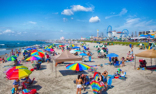 QSRs Bring the Picnic to a Beach Umbrella Near You This Summer