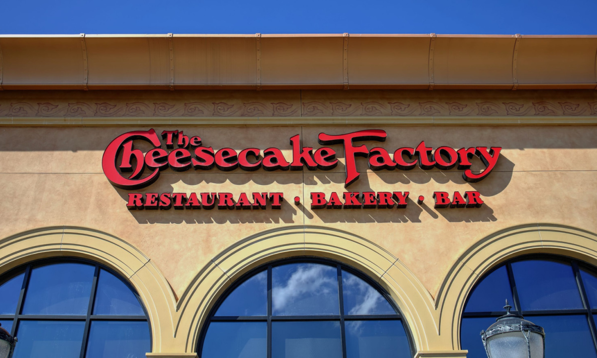 Applebee’s, Cheesecake Factory See Traffic Declines as Casual Dining Prices Rise