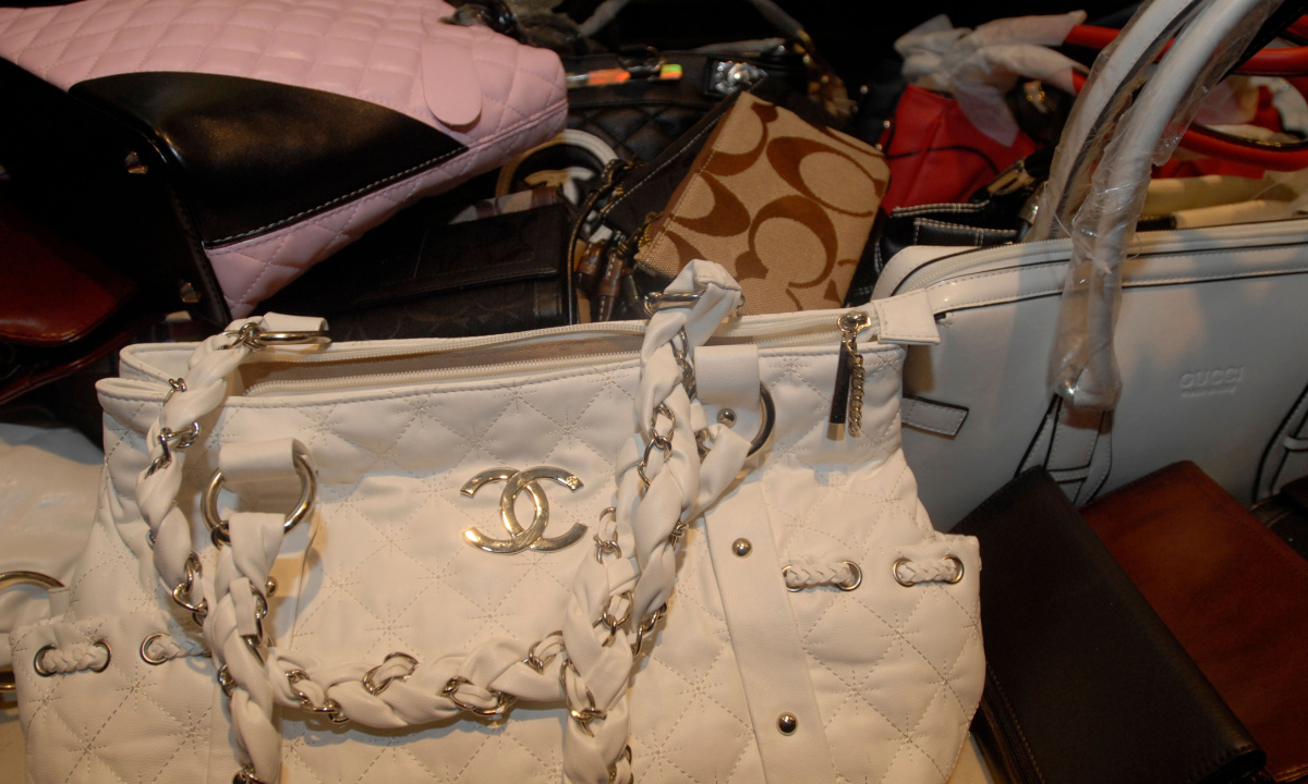 Amazon Sues Alleged Counterfeiters in ‘Hidden Links’ Scheme