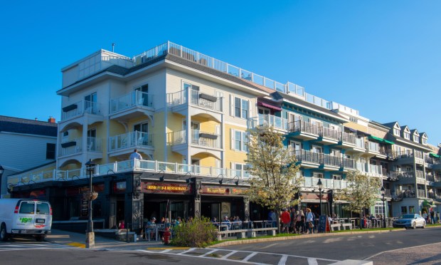 Nearly 1 in 3 Hospitality SMBs Rely on National Banks for Credit