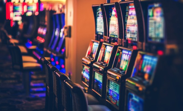 UK Relaxes ‘Land-Based Gambling’ Rules as Online Betting Grows