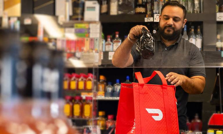 Delivery Aggregators Expand Their Alcohol Businesses