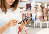 shopper with smartphone