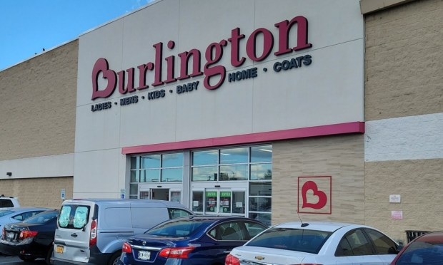 Discount Retailers, Dollar Stores May Show Both Consumer Spending and Pulling Back