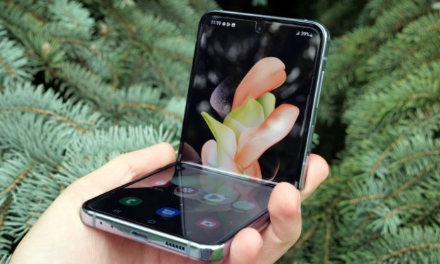 Apple Reportedly Prepping Thinner and Foldable iPhones to Boost Growth