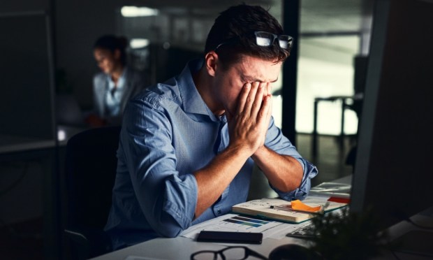 Consumer Sentiment Dips 4% Amid Concerns About Unemployment and Inflation