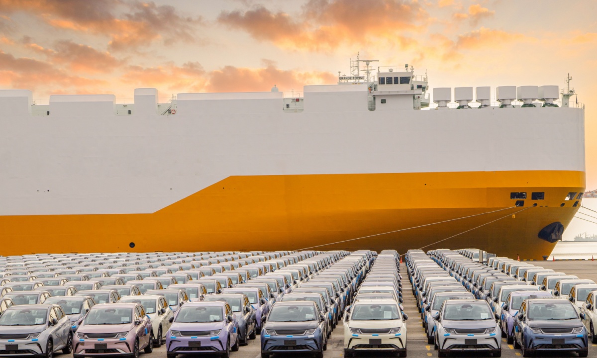 Trump Imposes 25% Tariffs on Imported Automobiles and Parts