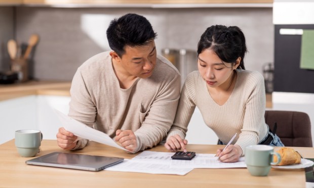 52% of Those Earning Over $100K Manage Finances on As-Needed Basis