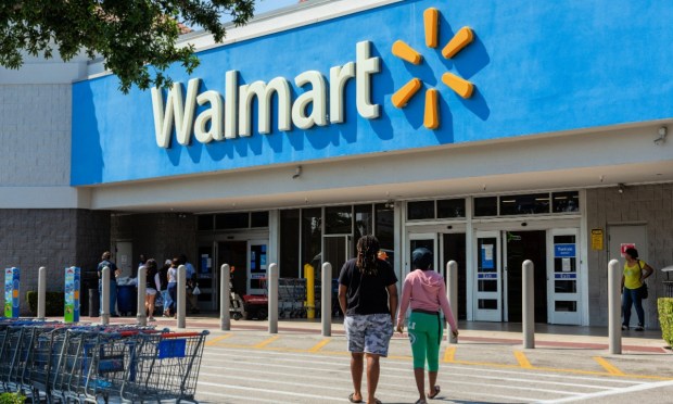 Walmart and Amazon Chase Agentic AI, Robotic Warehouses and Customer Loyalty
