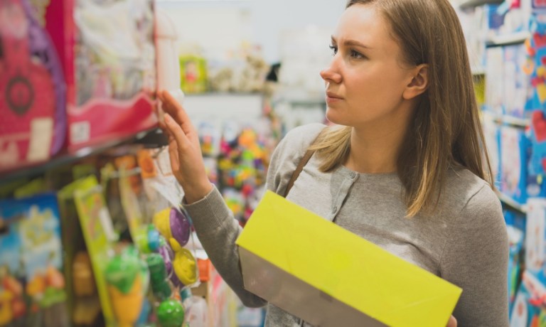 retail, holiday shopping, tariffs, inflation, economy