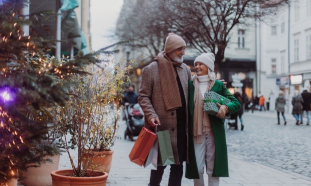 Conference Board: Americans to Spend Less This Holiday Season, Prioritizing Budget and Value