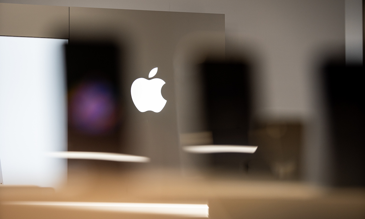 Apple Retakes Top Valuation Spot as Wall Street Rewards Smart AI Spending