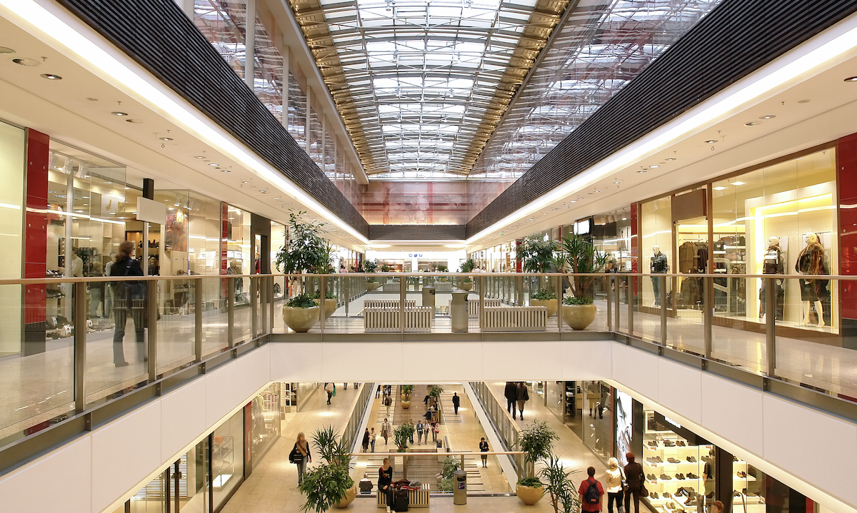 Top-Tier Malls Attract Shoppers and Capital as Others Face Demolition
