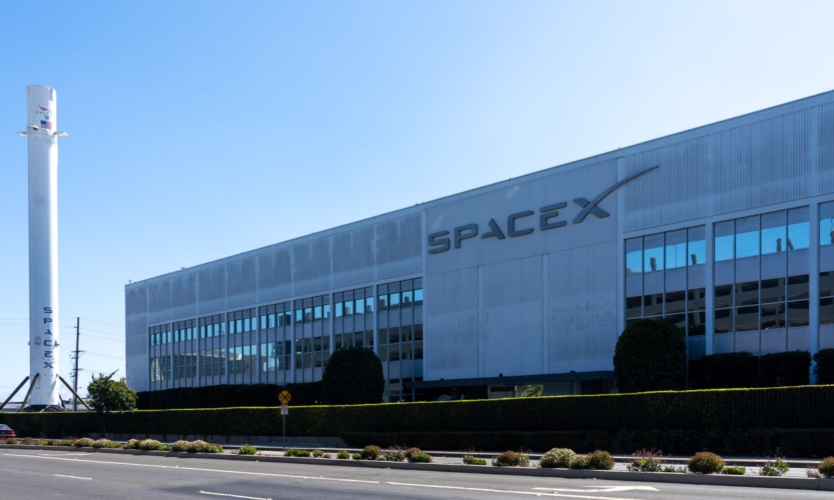 xAI Pursues Finance Sector Growth Before SpaceX IPO