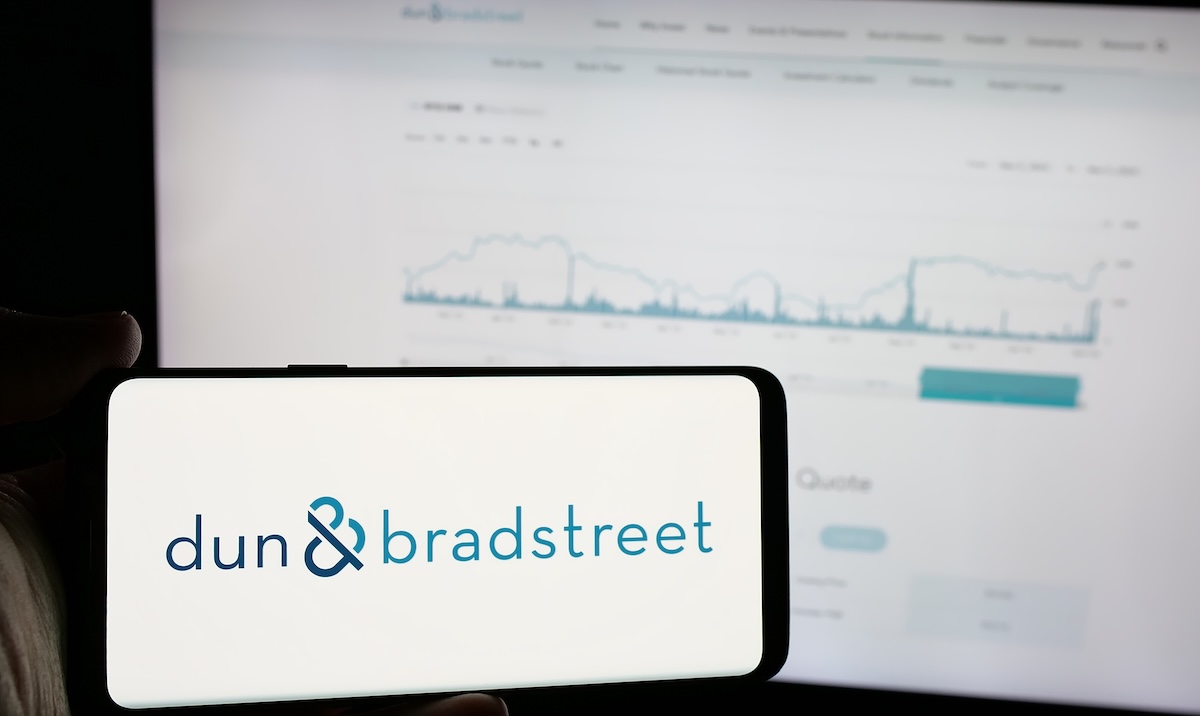 Dun & Bradstreet Adds Agentic AI to Compliance Workflows