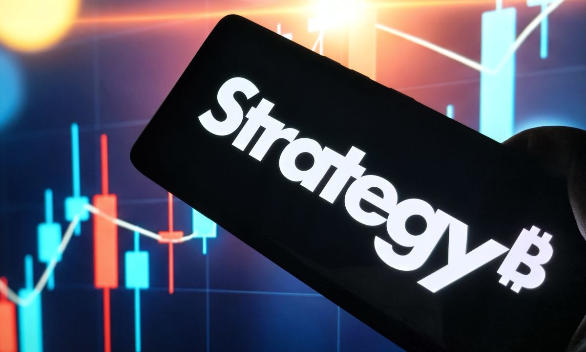 Strategy Valuation Drop Threatens Key Bitcoin Funding Engine