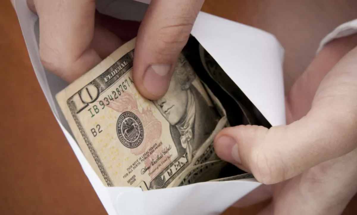 Cash Stuffing Brings Grandma’s Budgeting Back for Gen Z
